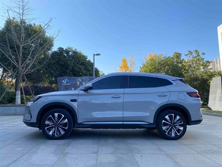 2025 BYD Song PLUS New Energy DMi 112KM Honor Edition suppliers